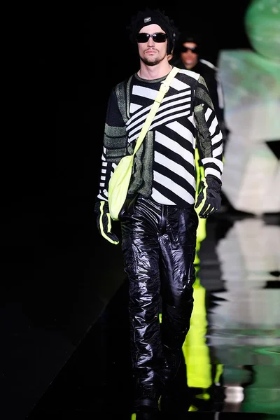 Look 11